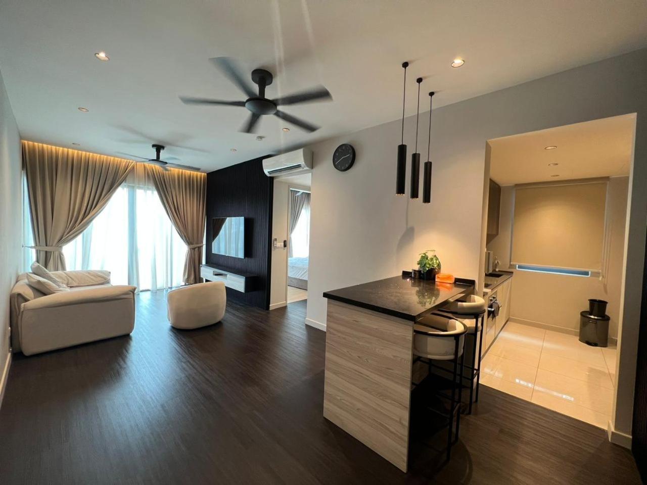 Apartment Datum Jelatek - Klcc Sky Ring Linked To Lrt & Mall By Awna