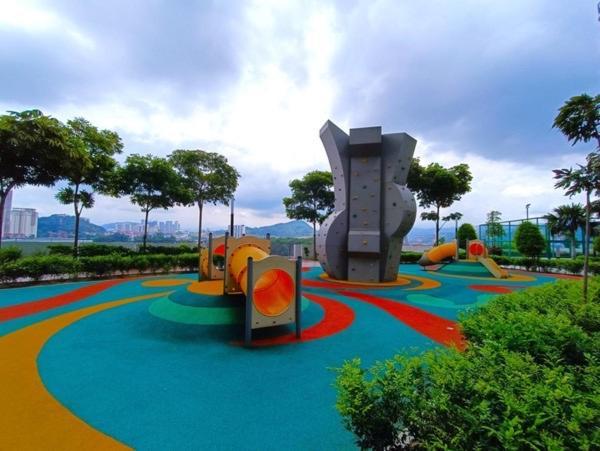 Pangsapuri Datum Jelatek - Klcc Sky Ring Linked To Lrt & Mall By Awna