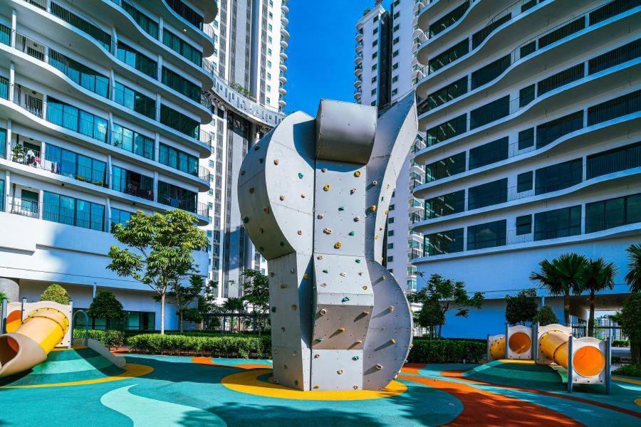 Datum Jelatek - Klcc Sky Ring Linked To Lrt & Mall By Awna